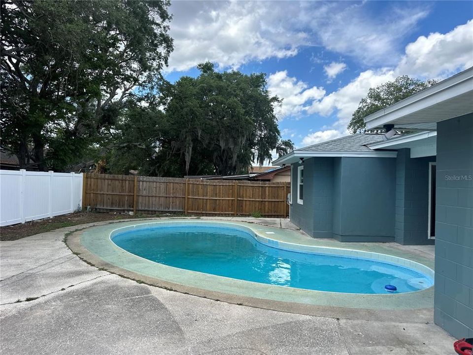 For Rent: $5,000 (6 beds, 4 baths, 2500 Square Feet)