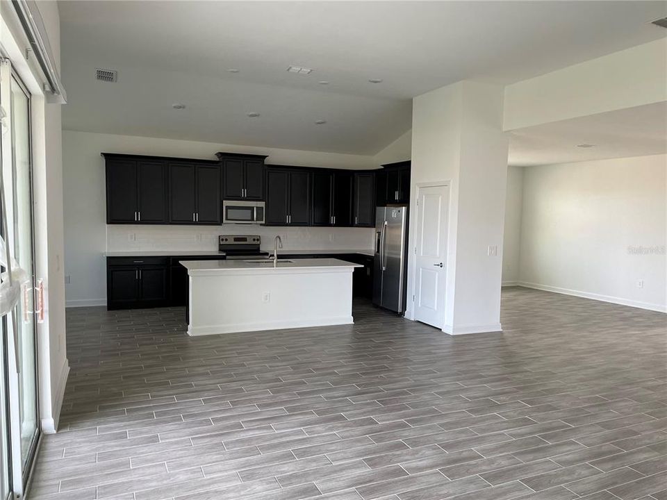 For Rent: $2,800 (4 beds, 3 baths, 2581 Square Feet)