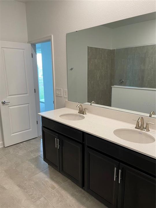 For Rent: $2,800 (4 beds, 3 baths, 2581 Square Feet)