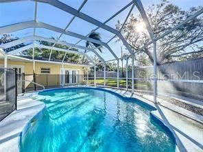 En Venta: $549,000 (4 camas, 3 baños, 1733 Pies cuadrados)