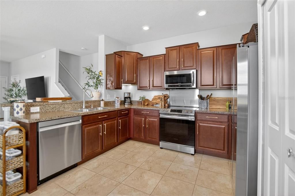 Active With Contract: $249,000 (2 beds, 2 baths, 1548 Square Feet)