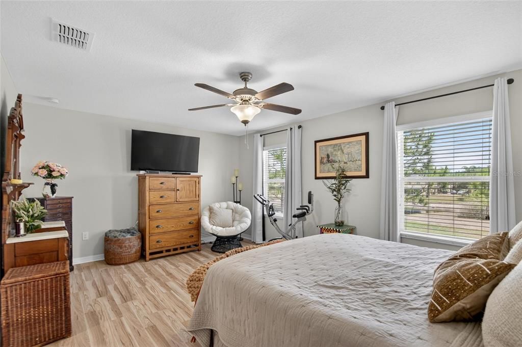 Active With Contract: $249,000 (2 beds, 2 baths, 1548 Square Feet)