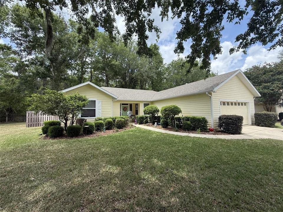 For Rent: $2,200 (3 beds, 2 baths, 1297 Square Feet)