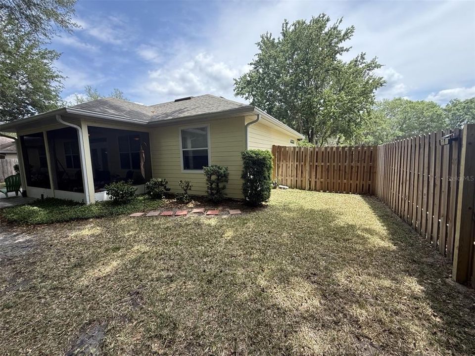 For Rent: $2,200 (3 beds, 2 baths, 1297 Square Feet)