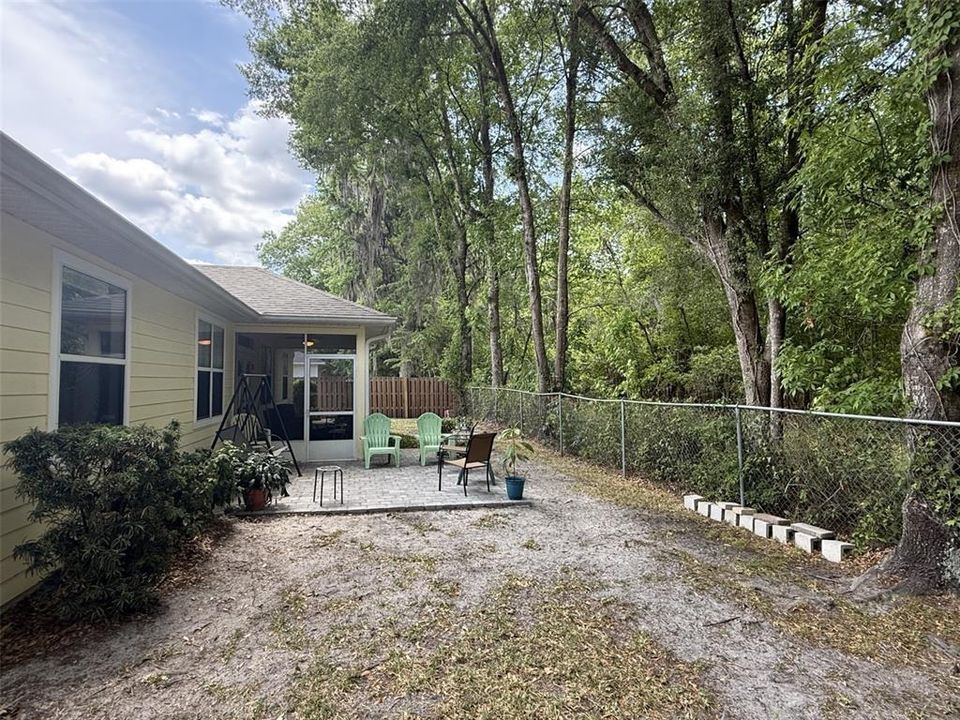 For Rent: $2,200 (3 beds, 2 baths, 1297 Square Feet)