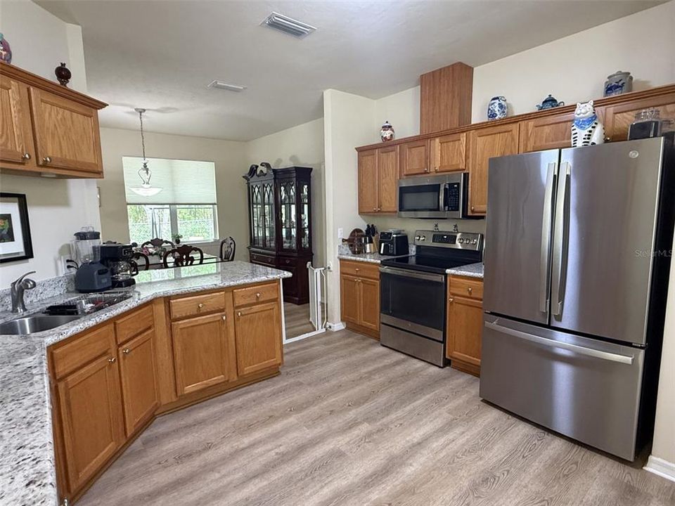 For Rent: $2,200 (3 beds, 2 baths, 1297 Square Feet)