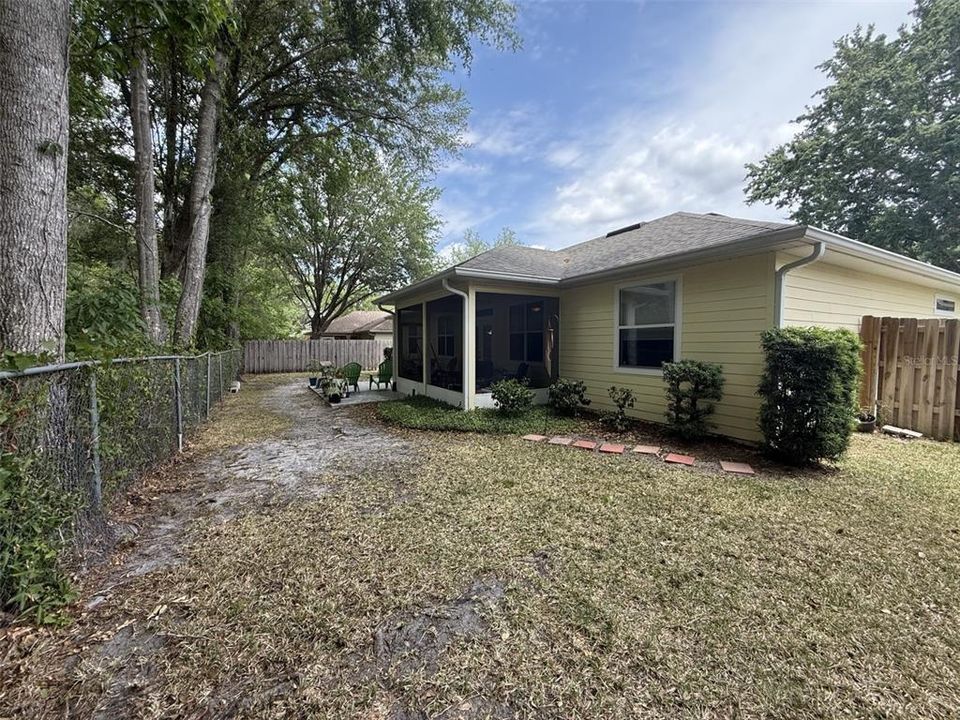 For Rent: $2,200 (3 beds, 2 baths, 1297 Square Feet)