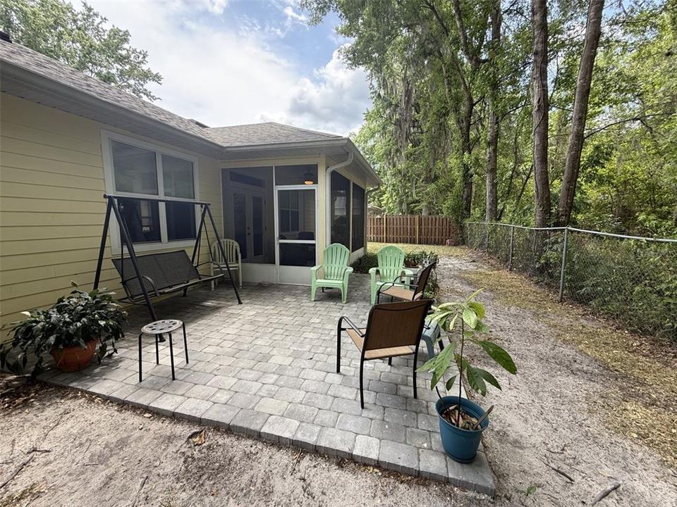 For Rent: $2,200 (3 beds, 2 baths, 1297 Square Feet)