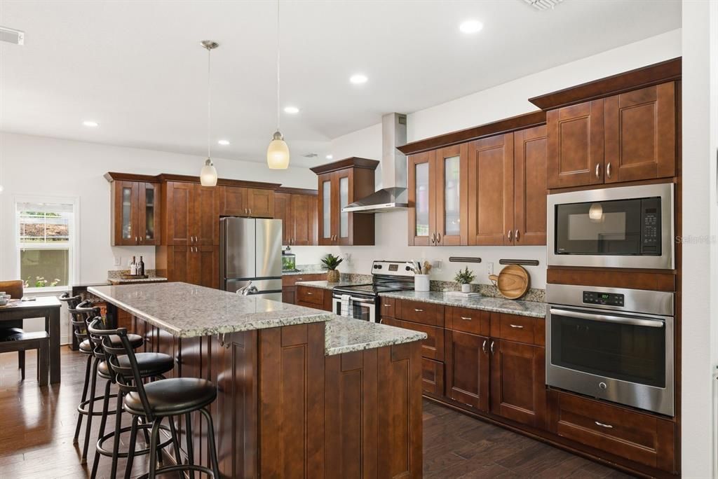 For Sale: $800,000 (3 beds, 2 baths, 2283 Square Feet)