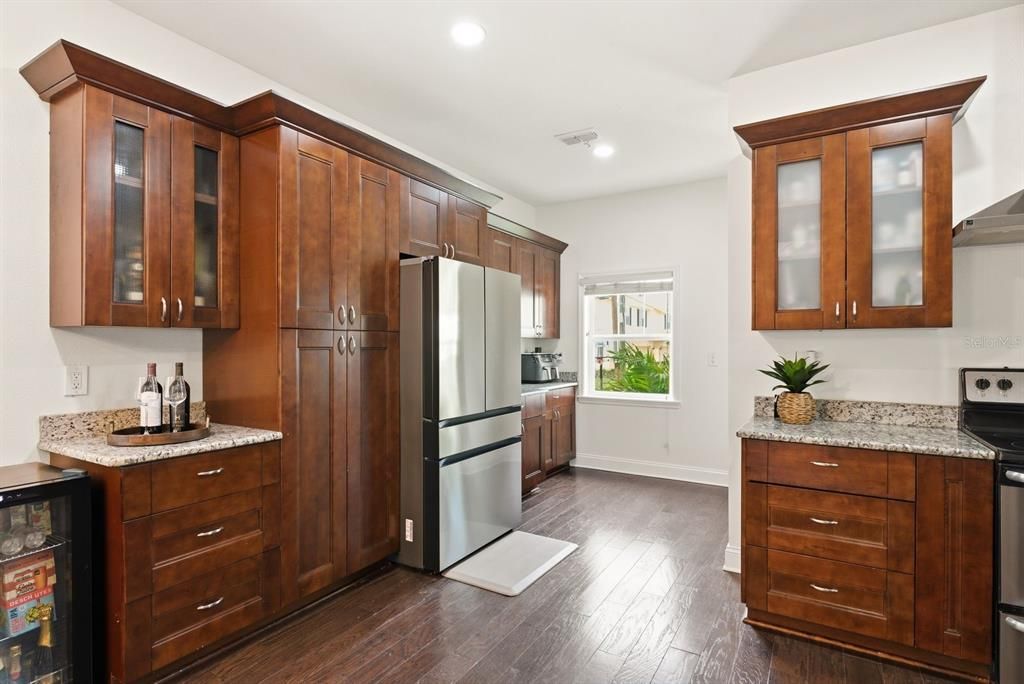 For Sale: $800,000 (3 beds, 2 baths, 2283 Square Feet)