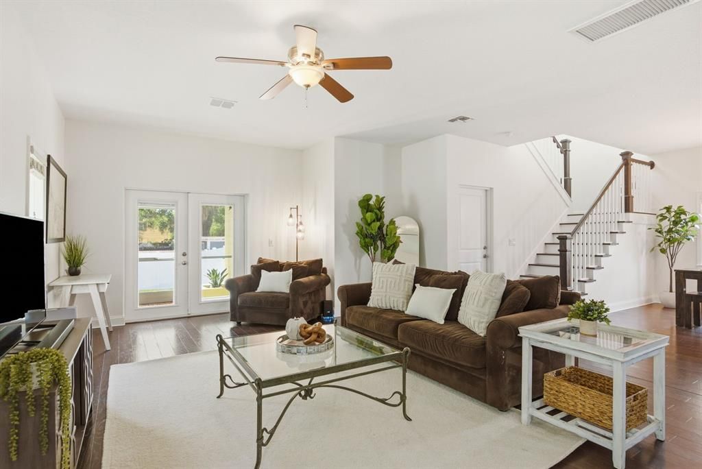 For Sale: $800,000 (3 beds, 2 baths, 2283 Square Feet)