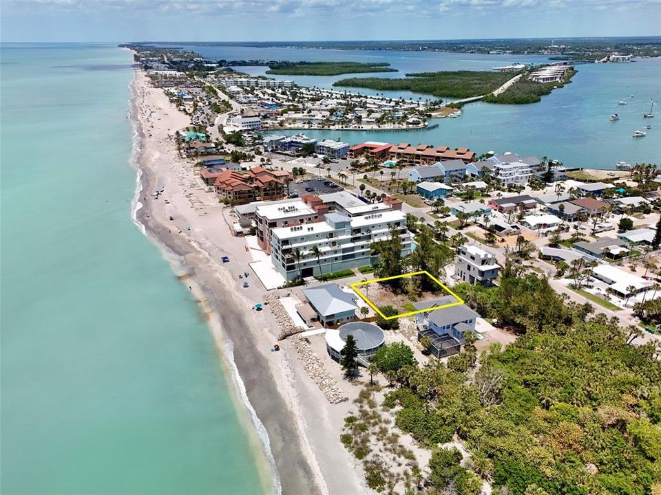 Activo con contrato: $699,900 (0.15 acres)