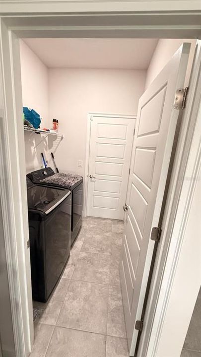 For Rent: $3,100 (4 beds, 2 baths, 2405 Square Feet)