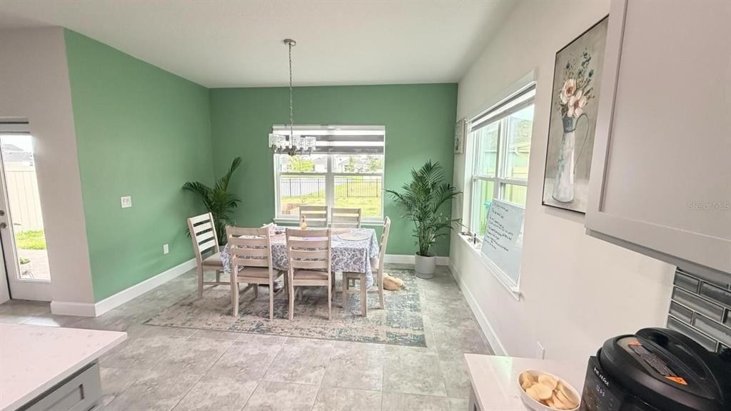 For Rent: $3,100 (4 beds, 2 baths, 2405 Square Feet)