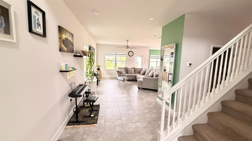 For Rent: $3,100 (4 beds, 2 baths, 2405 Square Feet)