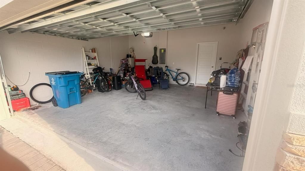 For Rent: $3,100 (4 beds, 2 baths, 2405 Square Feet)