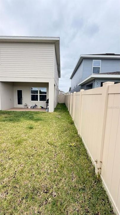 For Rent: $3,100 (4 beds, 2 baths, 2405 Square Feet)