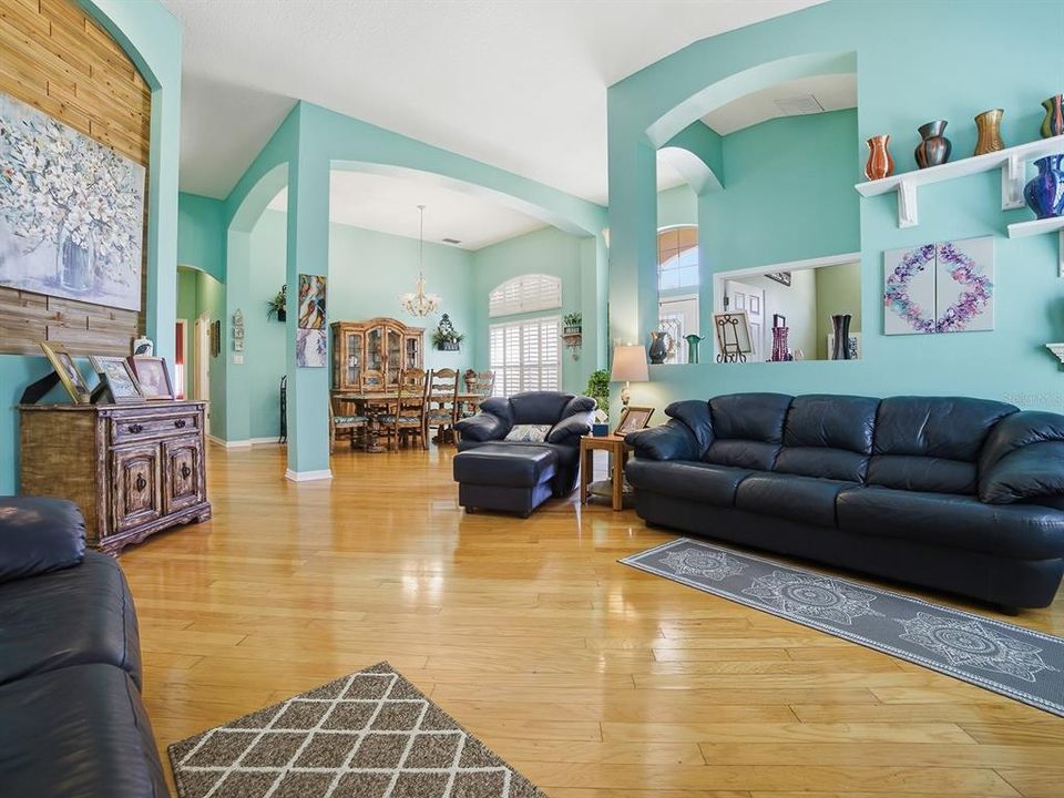 En Venta: $415,000 (3 camas, 2 baños, 2684 Pies cuadrados)