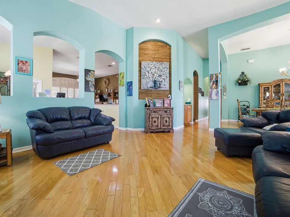 En Venta: $415,000 (3 camas, 2 baños, 2684 Pies cuadrados)