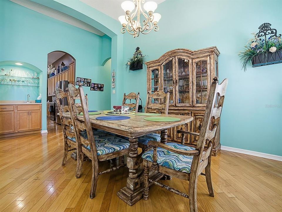 En Venta: $415,000 (3 camas, 2 baños, 2684 Pies cuadrados)