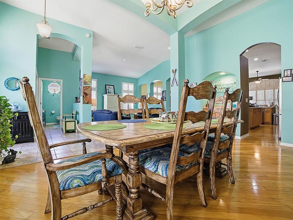 En Venta: $415,000 (3 camas, 2 baños, 2684 Pies cuadrados)