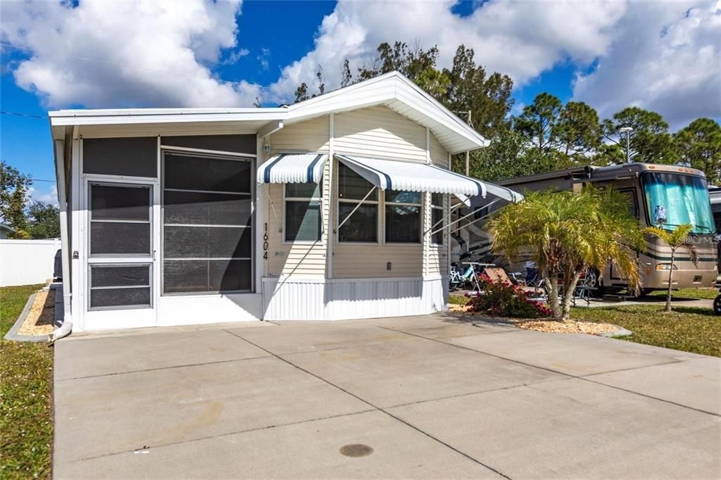 For Rent: $1,400 (1 beds, 1 baths, 408 Square Feet)