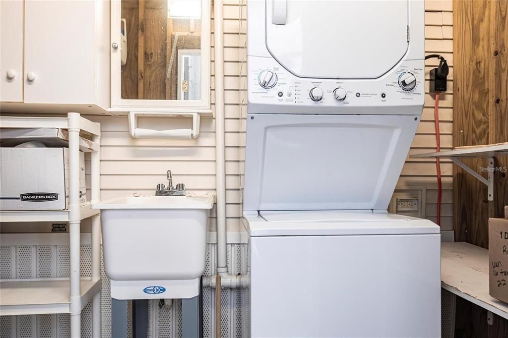 For Rent: $1,400 (1 beds, 1 baths, 408 Square Feet)
