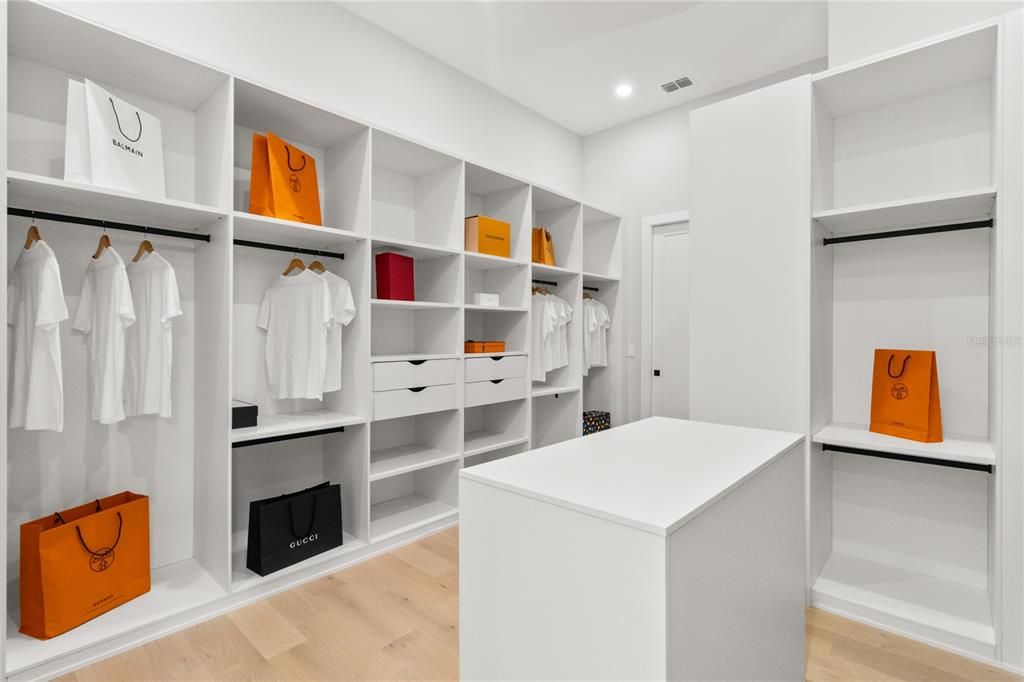 For Rent: $13,500 (4 beds, 4 baths, 3916 Square Feet)