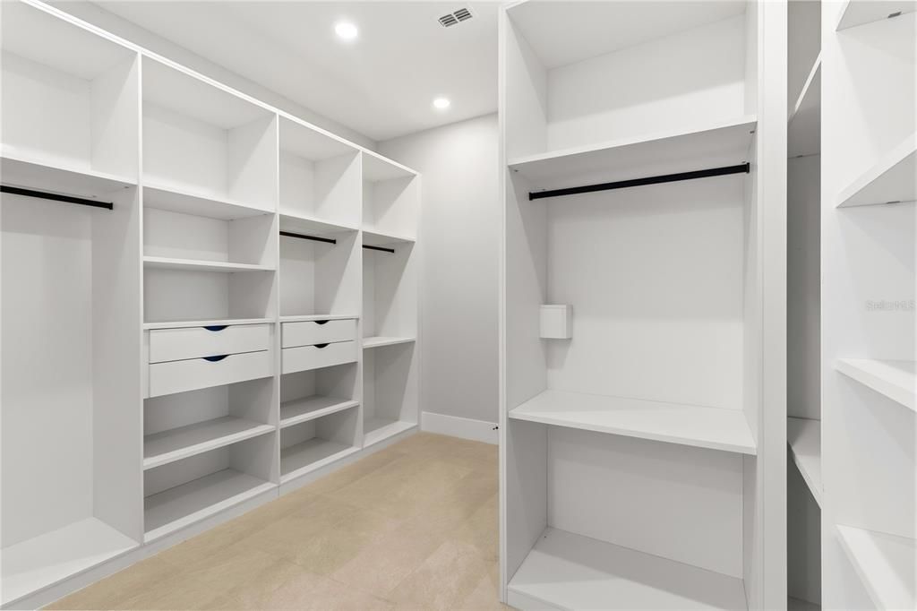 For Rent: $13,500 (4 beds, 4 baths, 3916 Square Feet)
