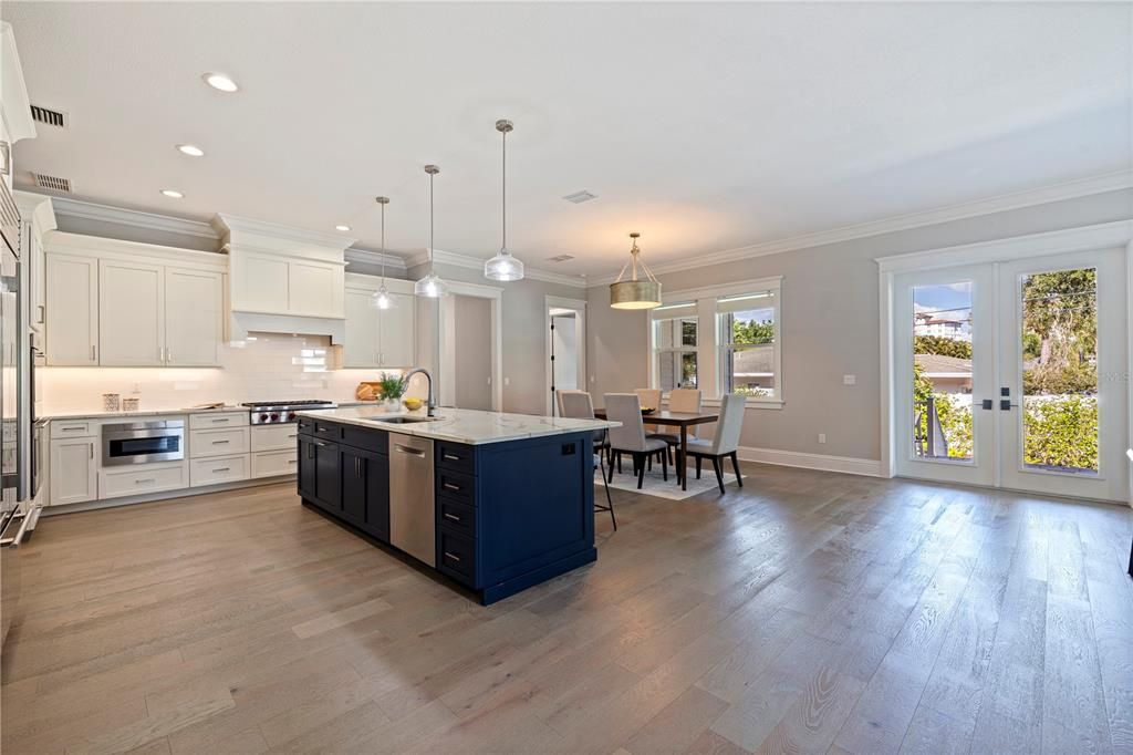 For Sale: $2,399,000 (5 beds, 4 baths, 3917 Square Feet)