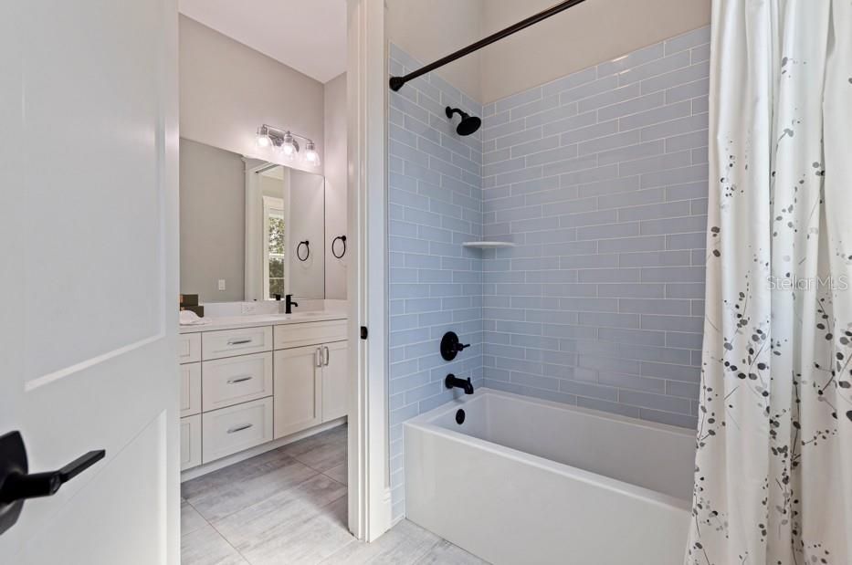 For Sale: $2,399,000 (5 beds, 4 baths, 3917 Square Feet)