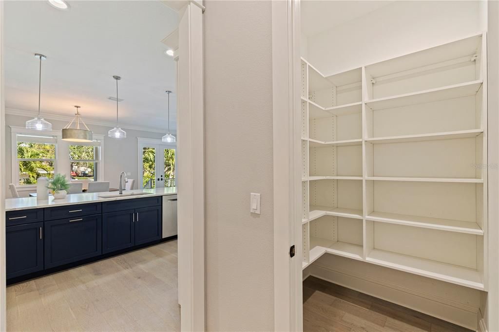 For Sale: $2,399,000 (5 beds, 4 baths, 3917 Square Feet)