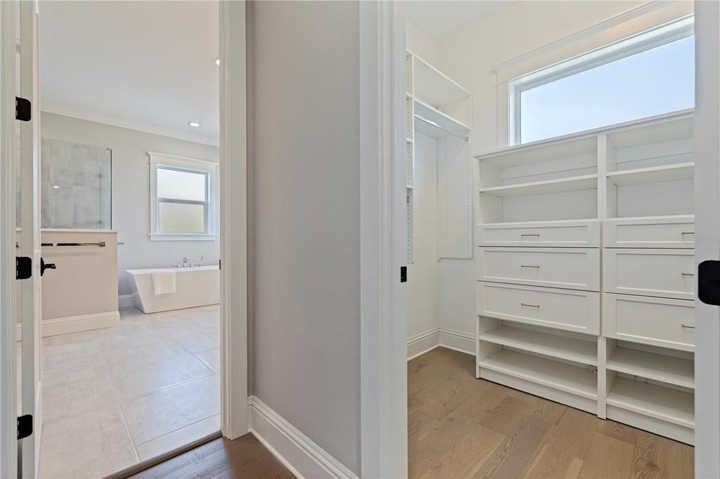 For Sale: $2,399,000 (5 beds, 4 baths, 3917 Square Feet)