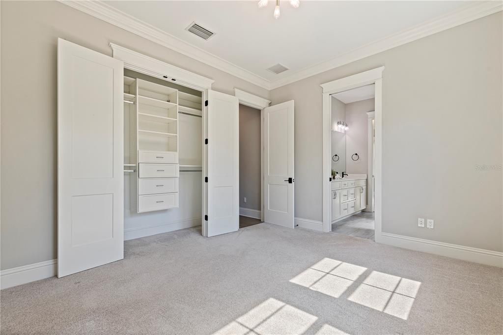 For Sale: $2,399,000 (5 beds, 4 baths, 3917 Square Feet)
