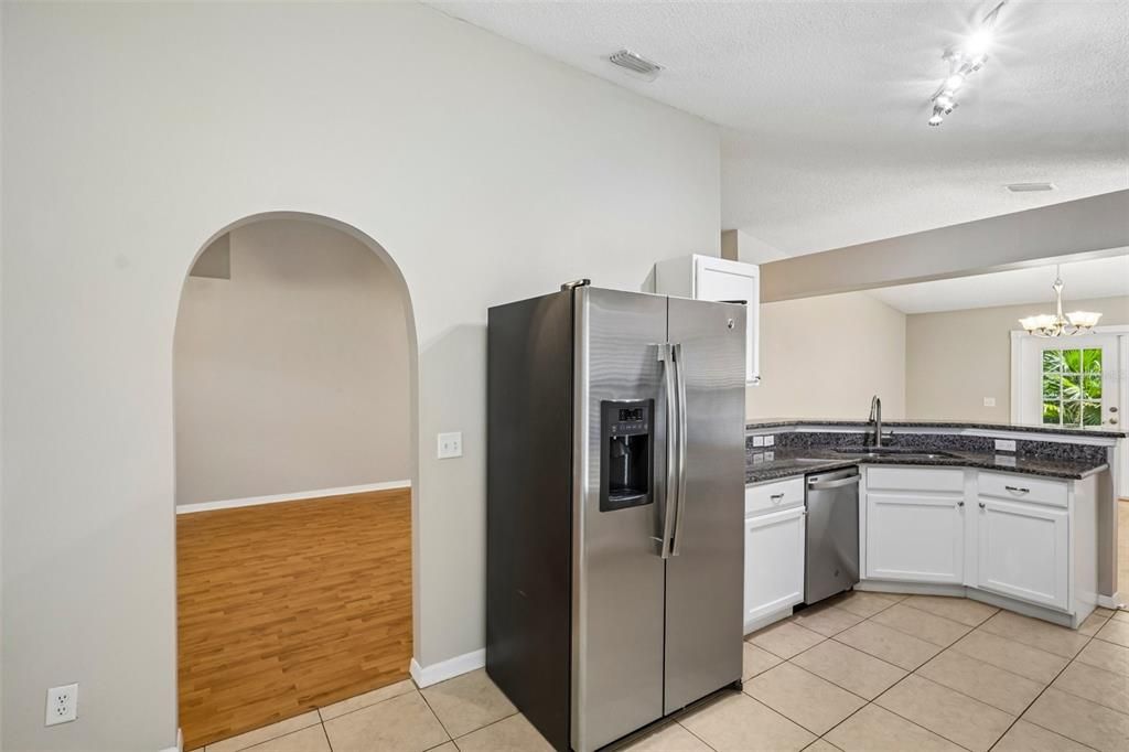 For Sale: $389,900 (4 beds, 2 baths, 1874 Square Feet)