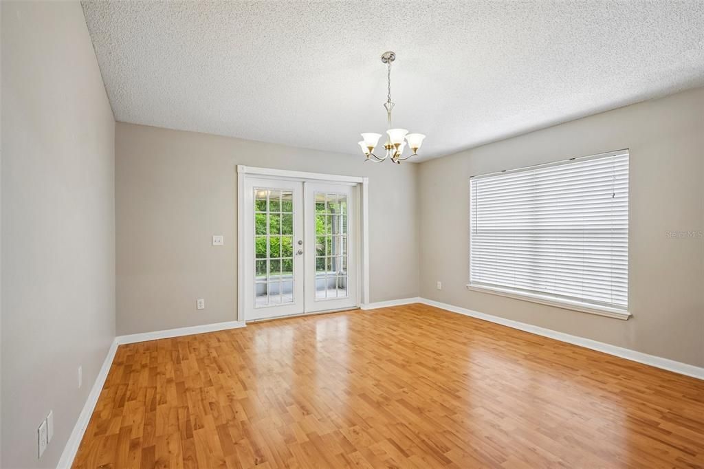 For Sale: $389,900 (4 beds, 2 baths, 1874 Square Feet)
