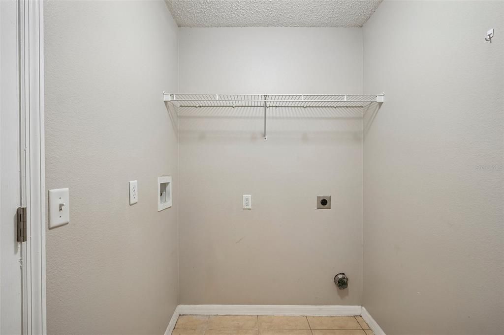 For Sale: $389,900 (4 beds, 2 baths, 1874 Square Feet)