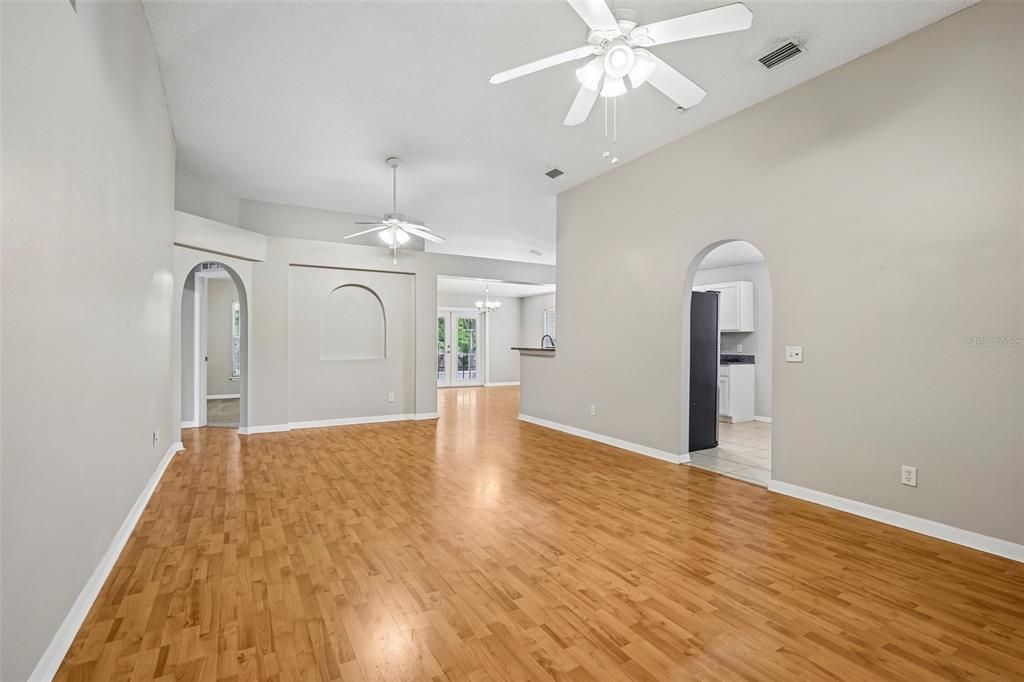 For Sale: $389,900 (4 beds, 2 baths, 1874 Square Feet)
