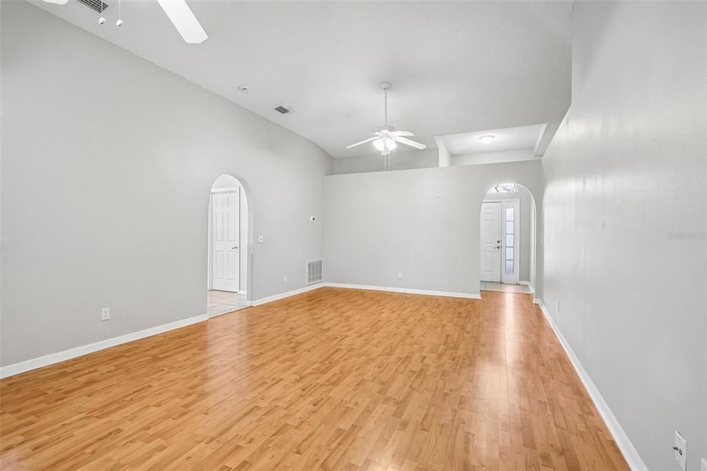For Sale: $389,900 (4 beds, 2 baths, 1874 Square Feet)