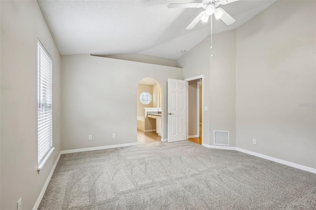 For Sale: $389,900 (4 beds, 2 baths, 1874 Square Feet)