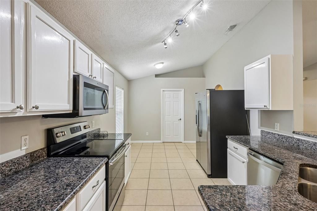 For Sale: $389,900 (4 beds, 2 baths, 1874 Square Feet)