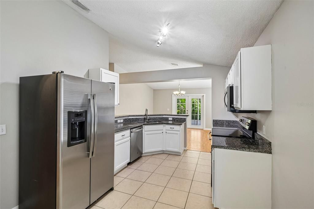 For Sale: $389,900 (4 beds, 2 baths, 1874 Square Feet)