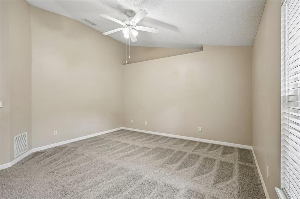 For Sale: $389,900 (4 beds, 2 baths, 1874 Square Feet)