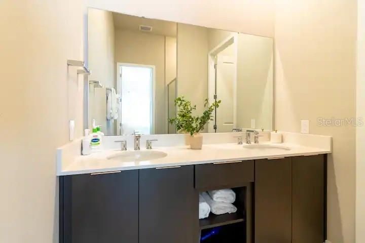For Rent: $4,500 (5 beds, 4 baths, 2630 Square Feet)