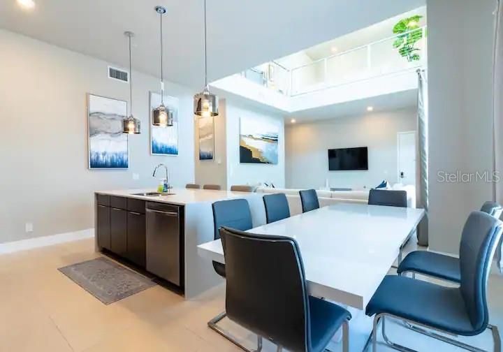 For Rent: $4,500 (5 beds, 4 baths, 2630 Square Feet)