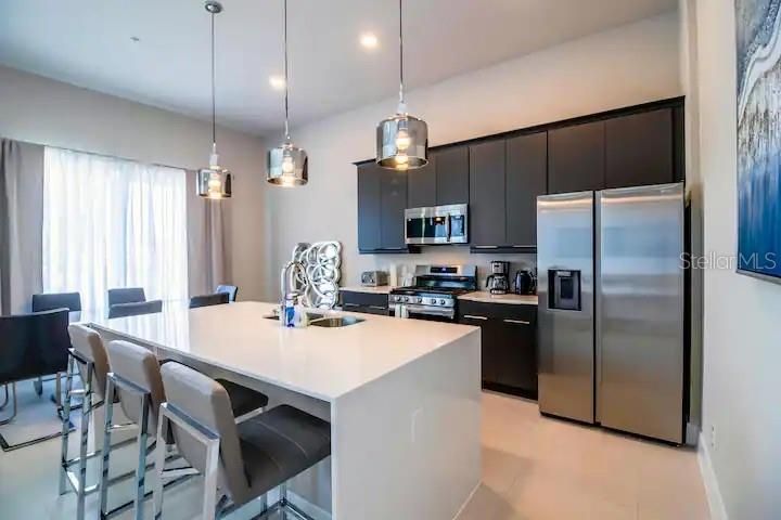 For Rent: $4,500 (5 beds, 4 baths, 2630 Square Feet)