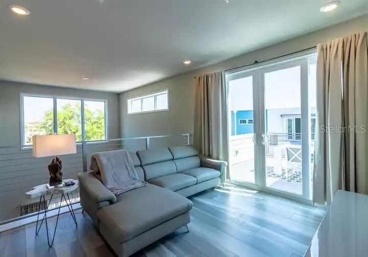 For Rent: $4,500 (5 beds, 4 baths, 2630 Square Feet)
