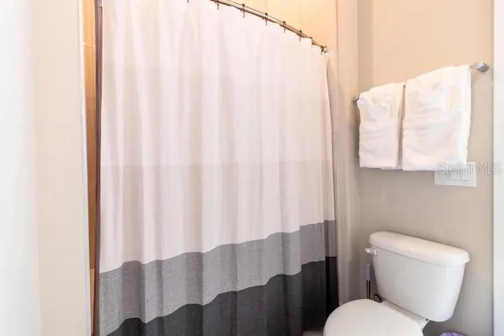 For Rent: $4,500 (5 beds, 4 baths, 2630 Square Feet)