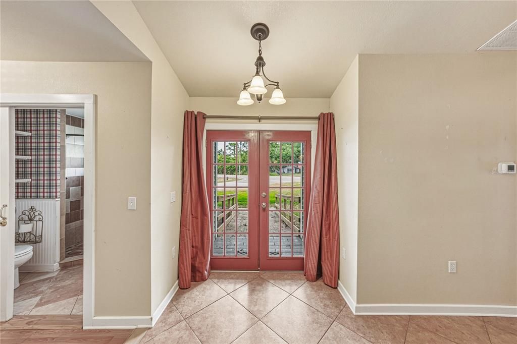 For Sale: $325,000 (3 beds, 2 baths, 1704 Square Feet)