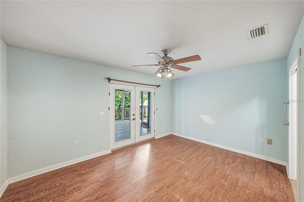 For Sale: $325,000 (3 beds, 2 baths, 1704 Square Feet)